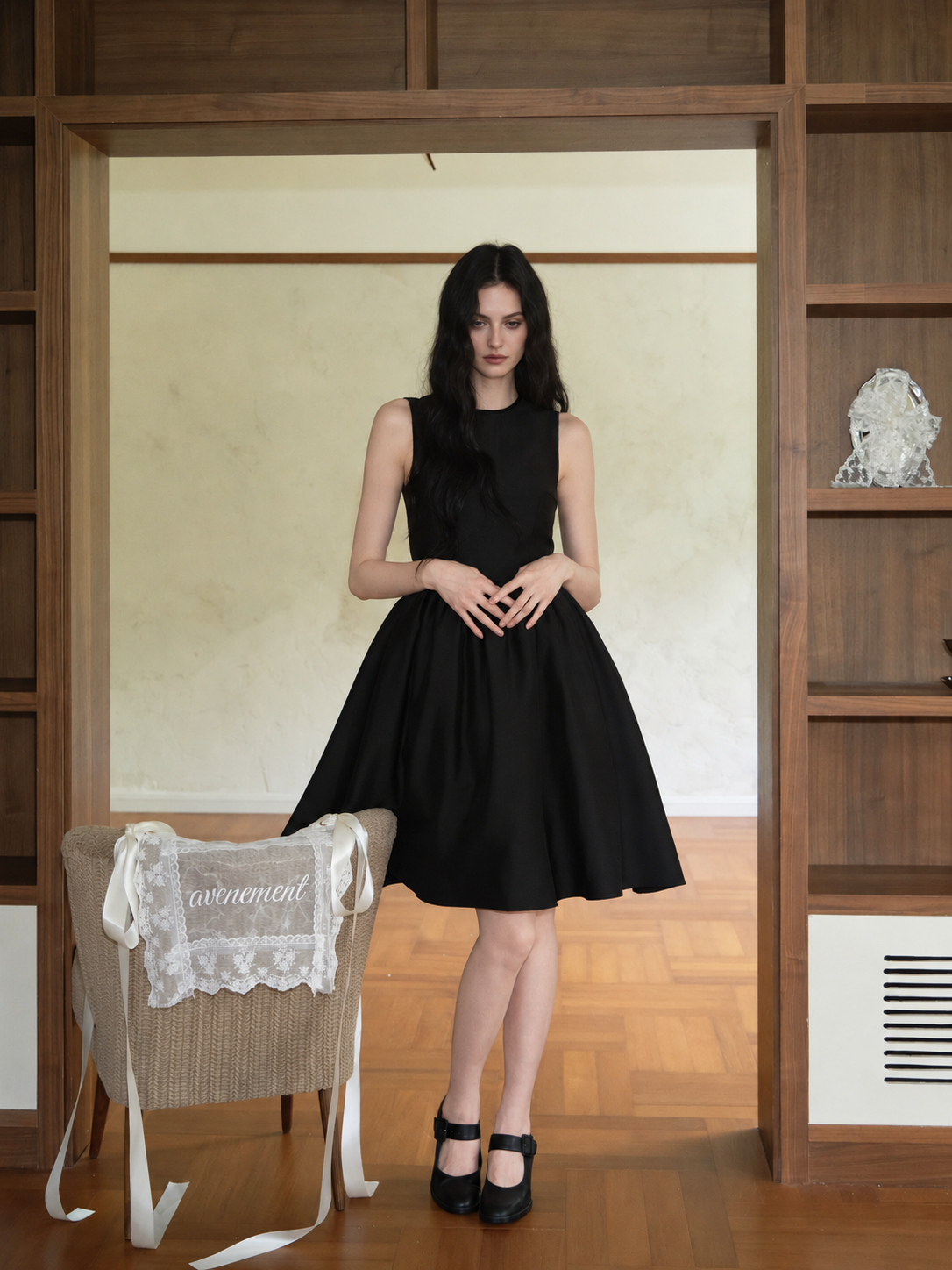 Sleeveless Round-Neck A-Line Cocktail Midi Dress - Black