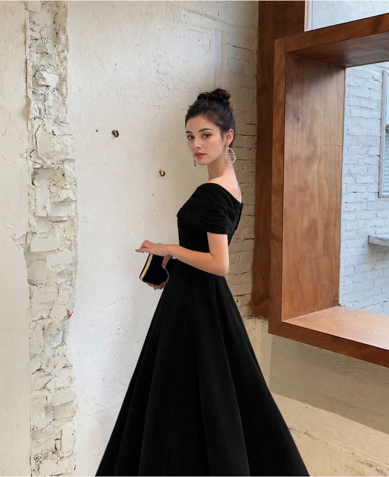 Black Off-Shoulder Velvet Evening Gown - Black