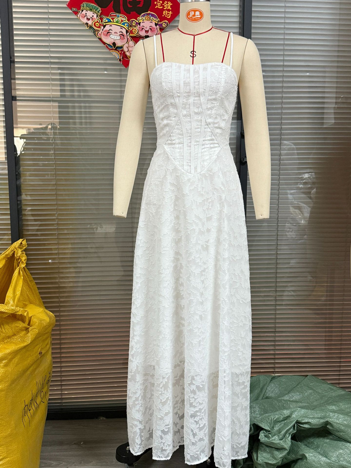 Floral Lace Appliqué Tulle Evening Gown - White